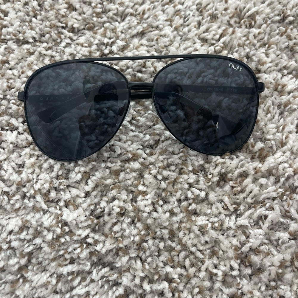 Quay Australia Black Aviator Sunglasses Timeless Design